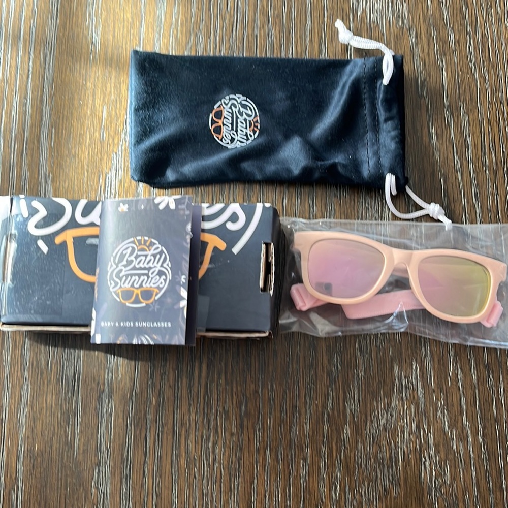 Baby Sunnies Polarized sunglasses with strap. 0-24 months. New.